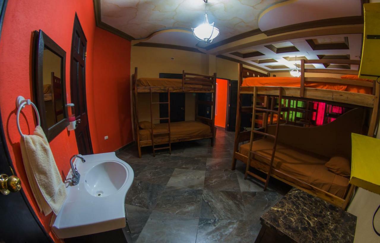 Hostal Casa De Grethel Флорес Экстерьер фото
