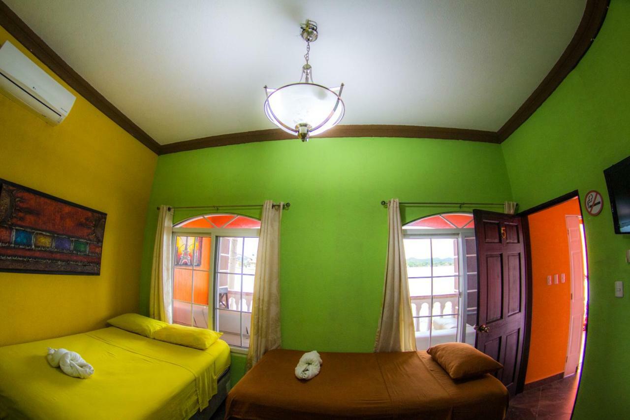 Hostal Casa De Grethel Флорес Экстерьер фото